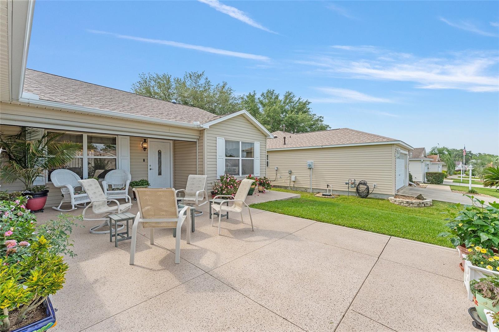 Image 6 of 53 For 965 Eastmont Court