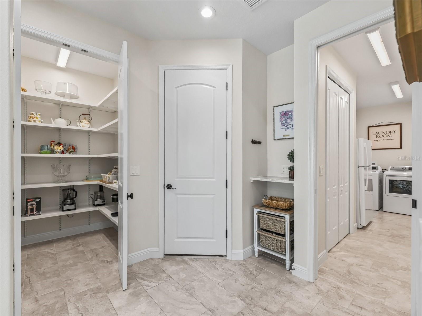 Image 14 of 52 For 563 Dowling Circle