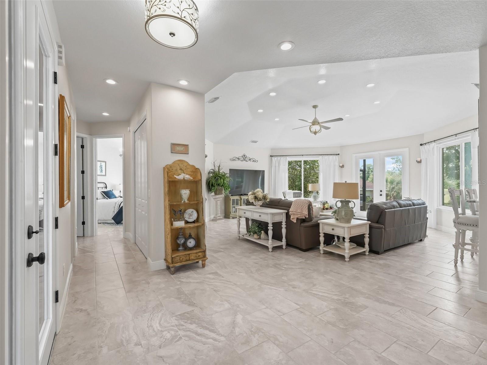 Image 21 of 52 For 563 Dowling Circle