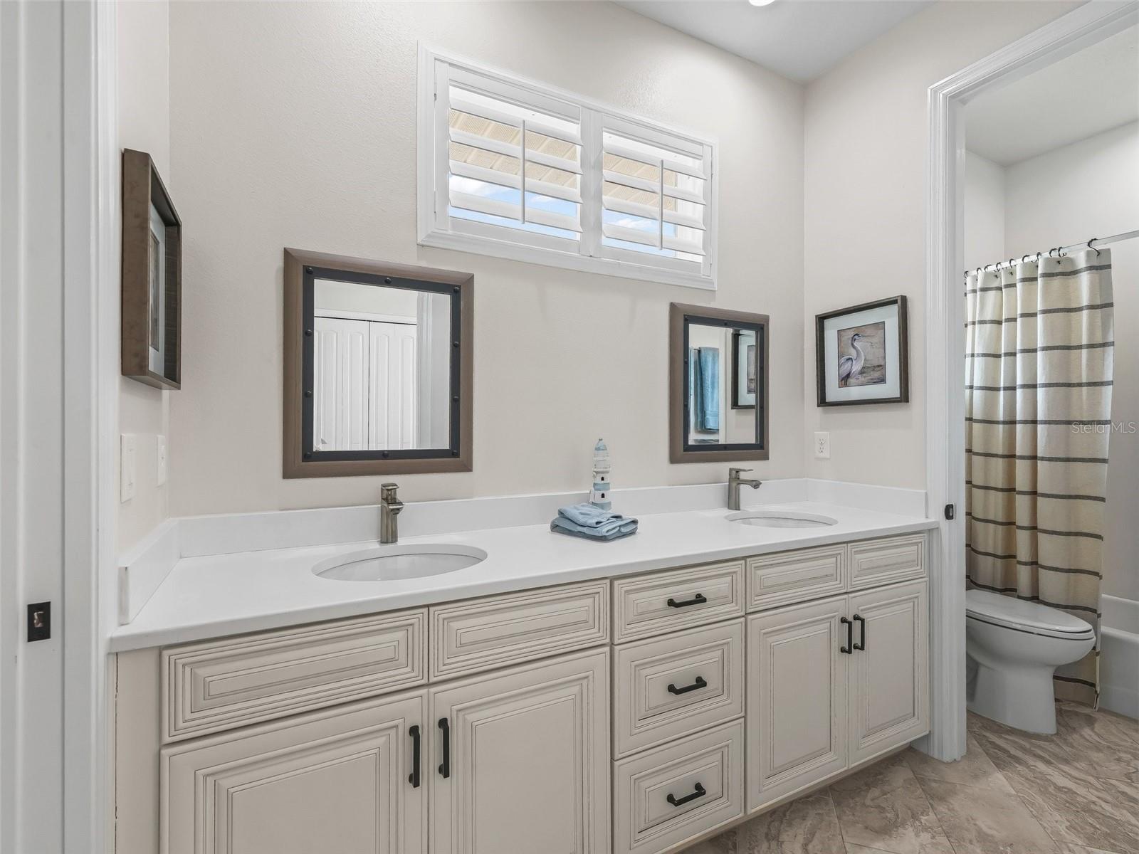Image 34 of 52 For 563 Dowling Circle