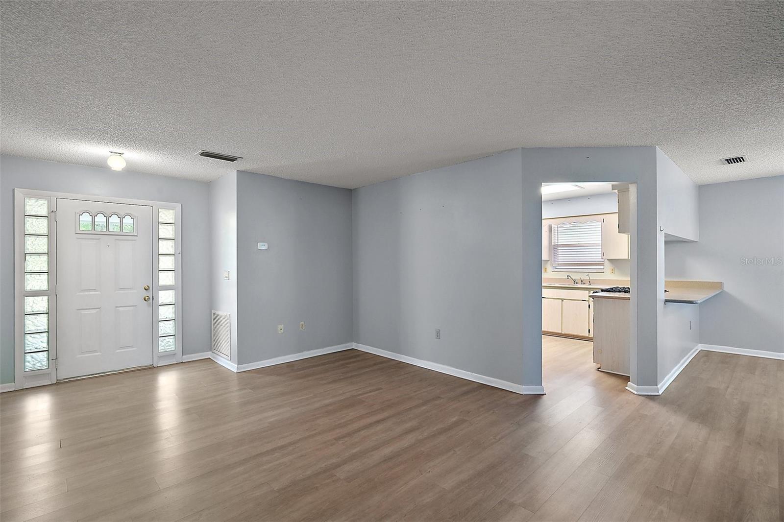 Image 15 of 37 For 5618 Rosewall Circle