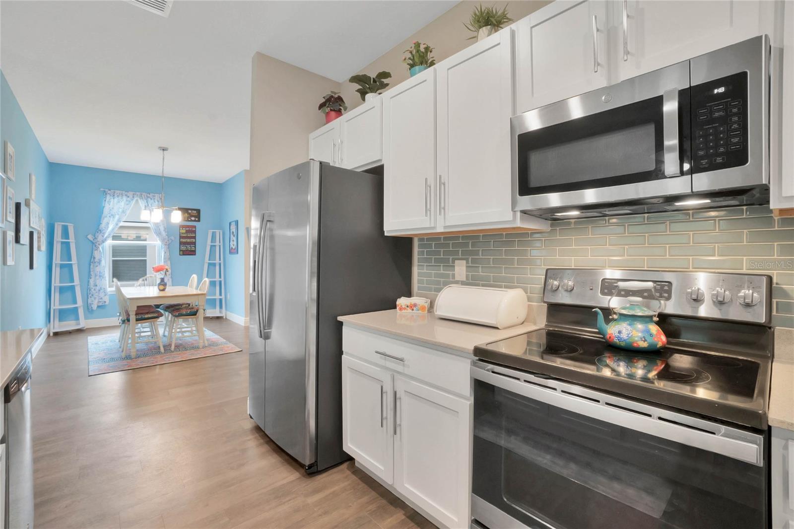 Image 7 of 21 For 27215 White Plains Way