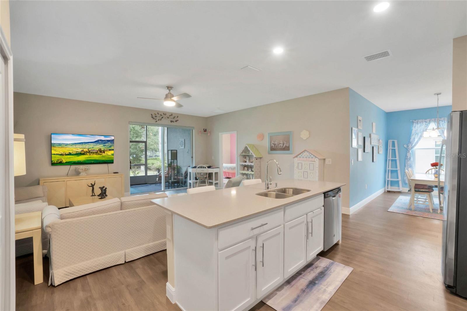 Image 8 of 21 For 27215 White Plains Way