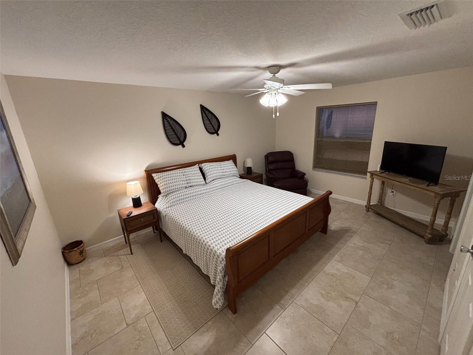 Image 5 of 6 For 993 Davit Place