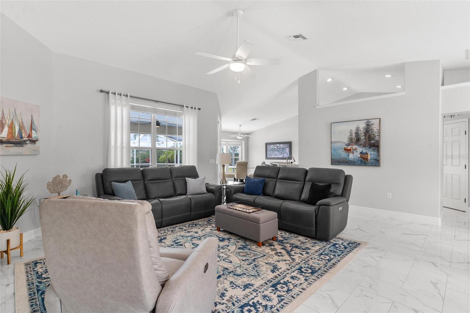 Image 11 of 47 For 5400 Saddleback Court