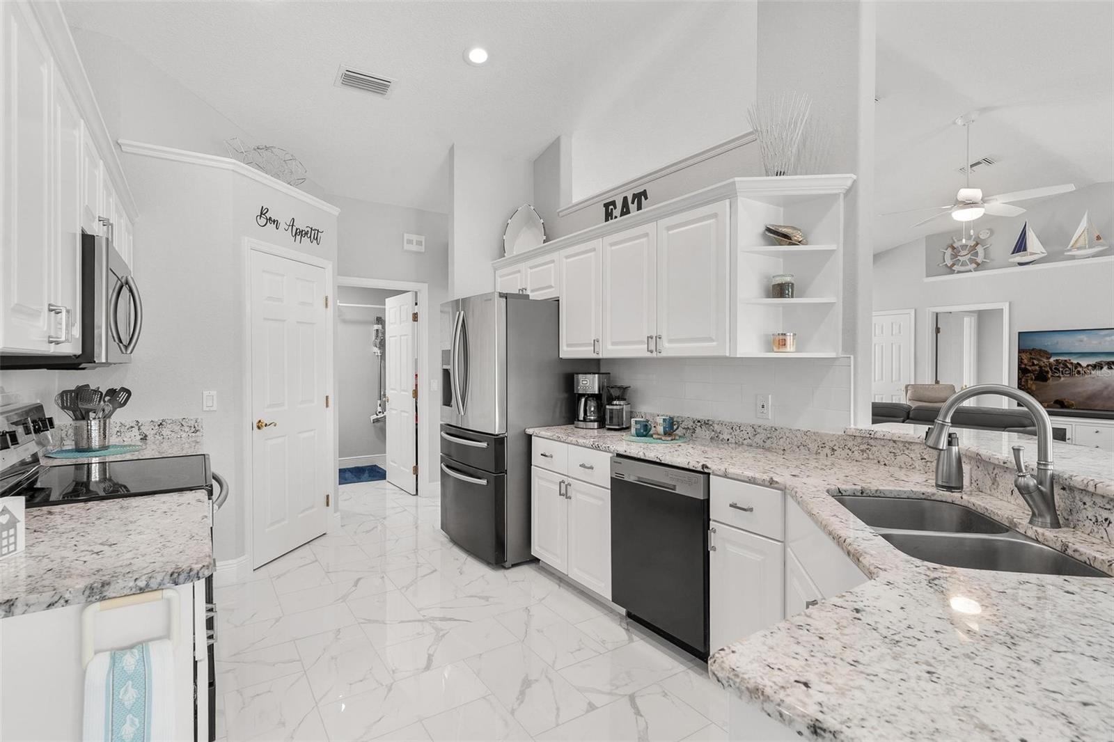 Image 16 of 47 For 5400 Saddleback Court