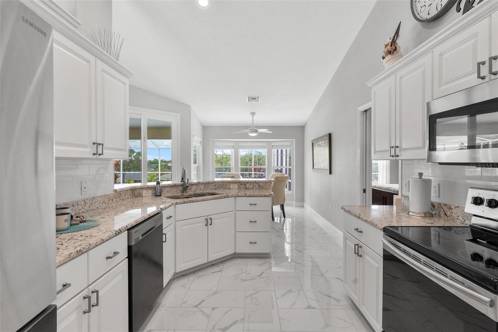 Image 18 of 47 For 5400 Saddleback Court