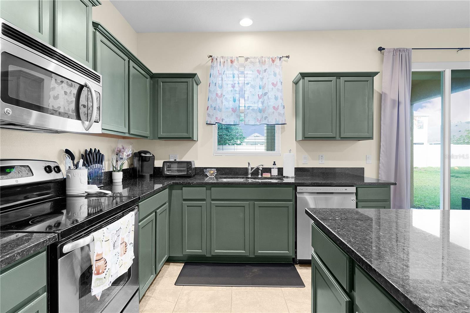 Image 13 of 52 For 422 Rock Springs Circle