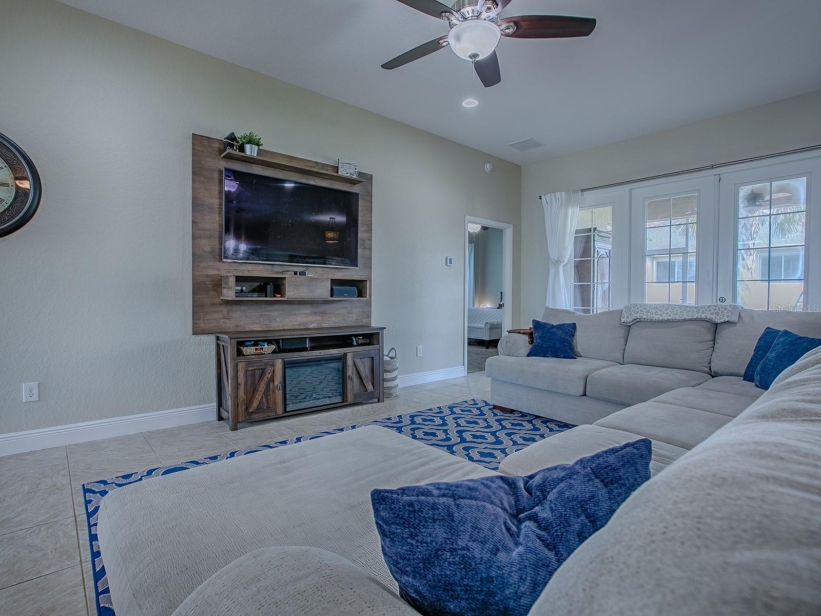 Image 5 of 62 For 4976 Sandpiper Drive