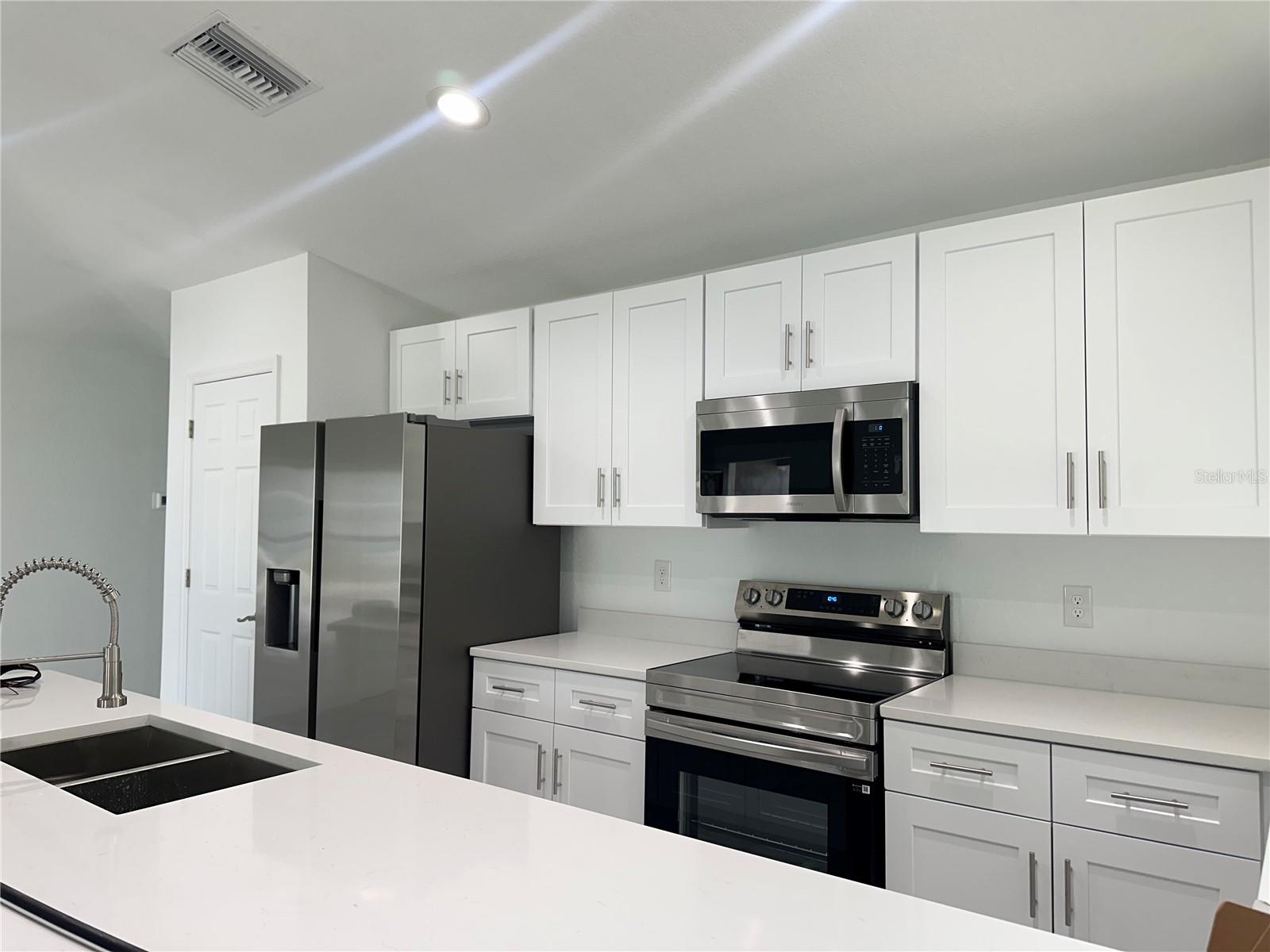 Image 3 of 9 For 13430 Sw 105th Place