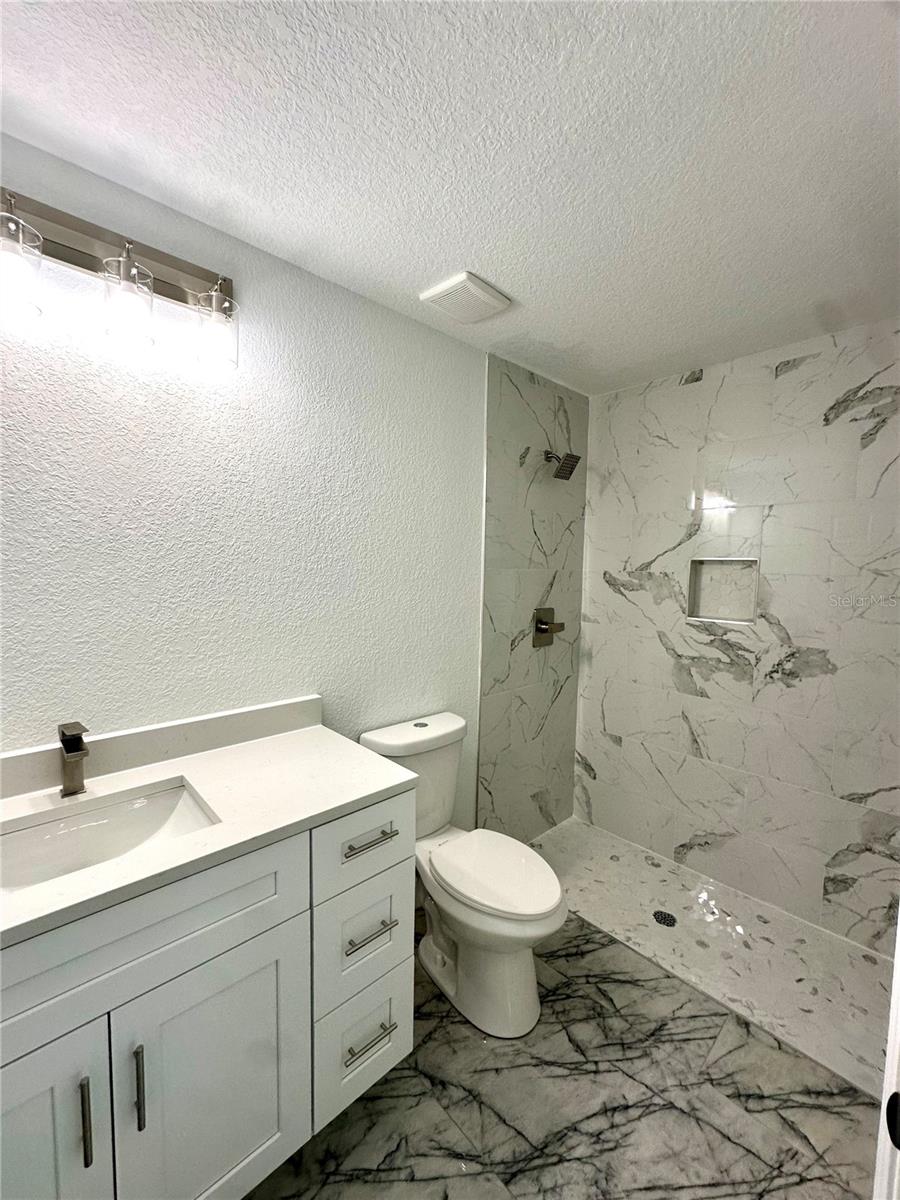 Image 8 of 9 For 13430 Sw 105th Place