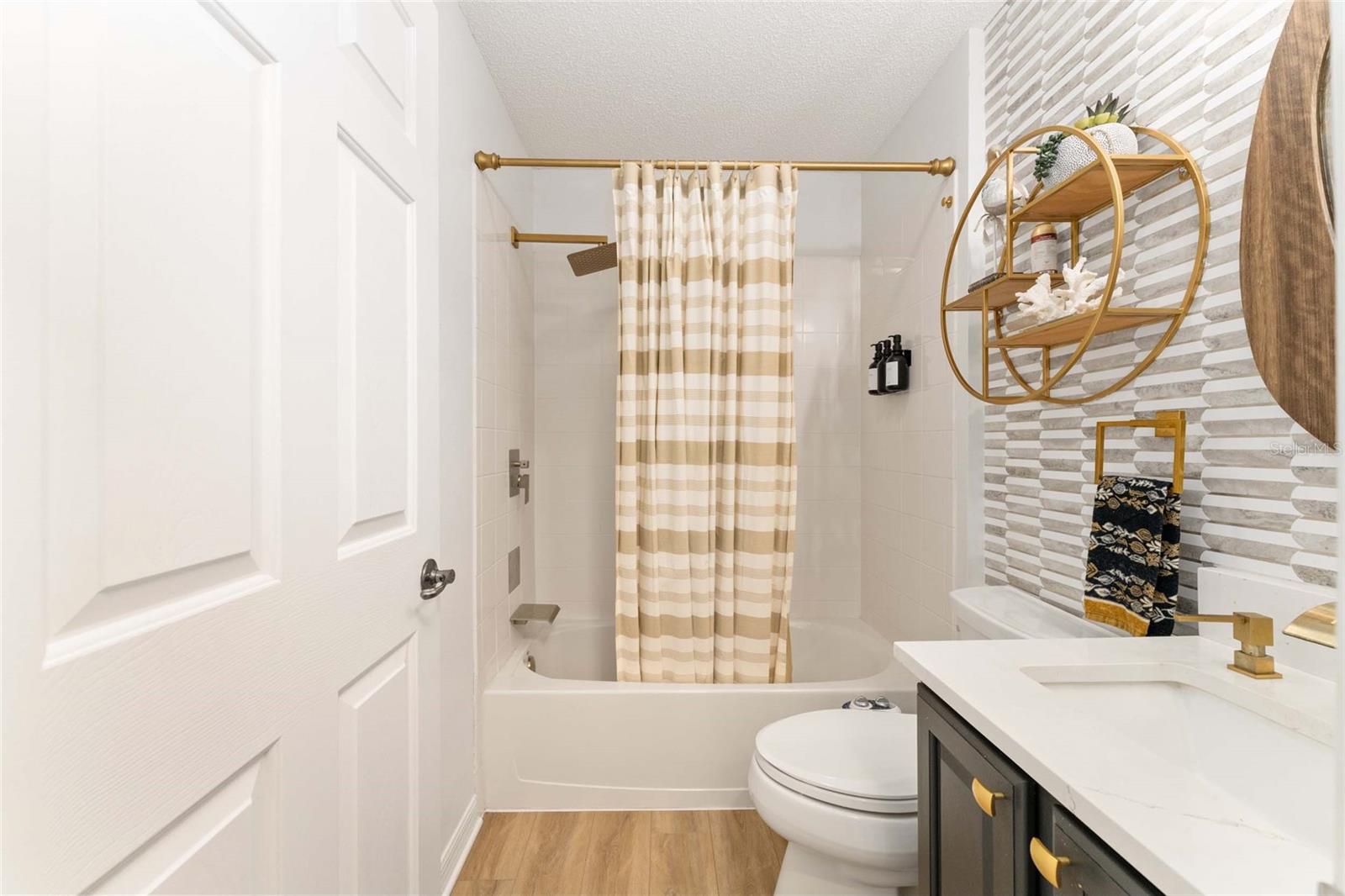 Image 31 of 41 For 467 Weston Manor Drive