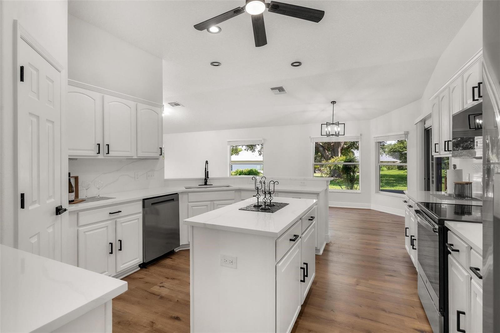 Image 18 of 47 For 39634 Harbor Hills Boulevard