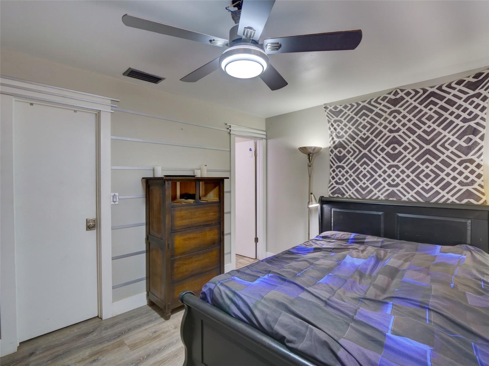 Image 12 of 36 For 37149 Grays Airport