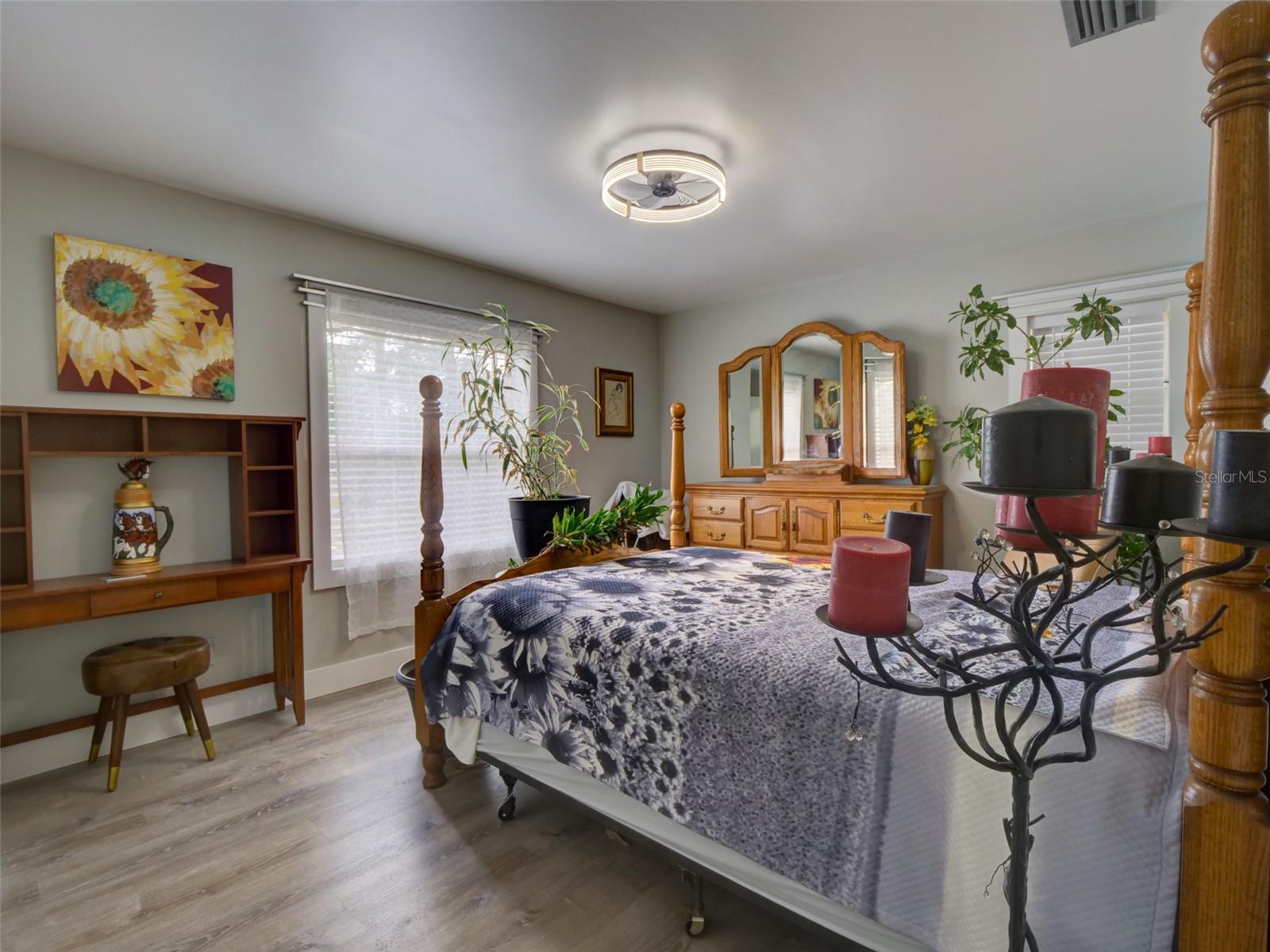 Image 14 of 36 For 37149 Grays Airport