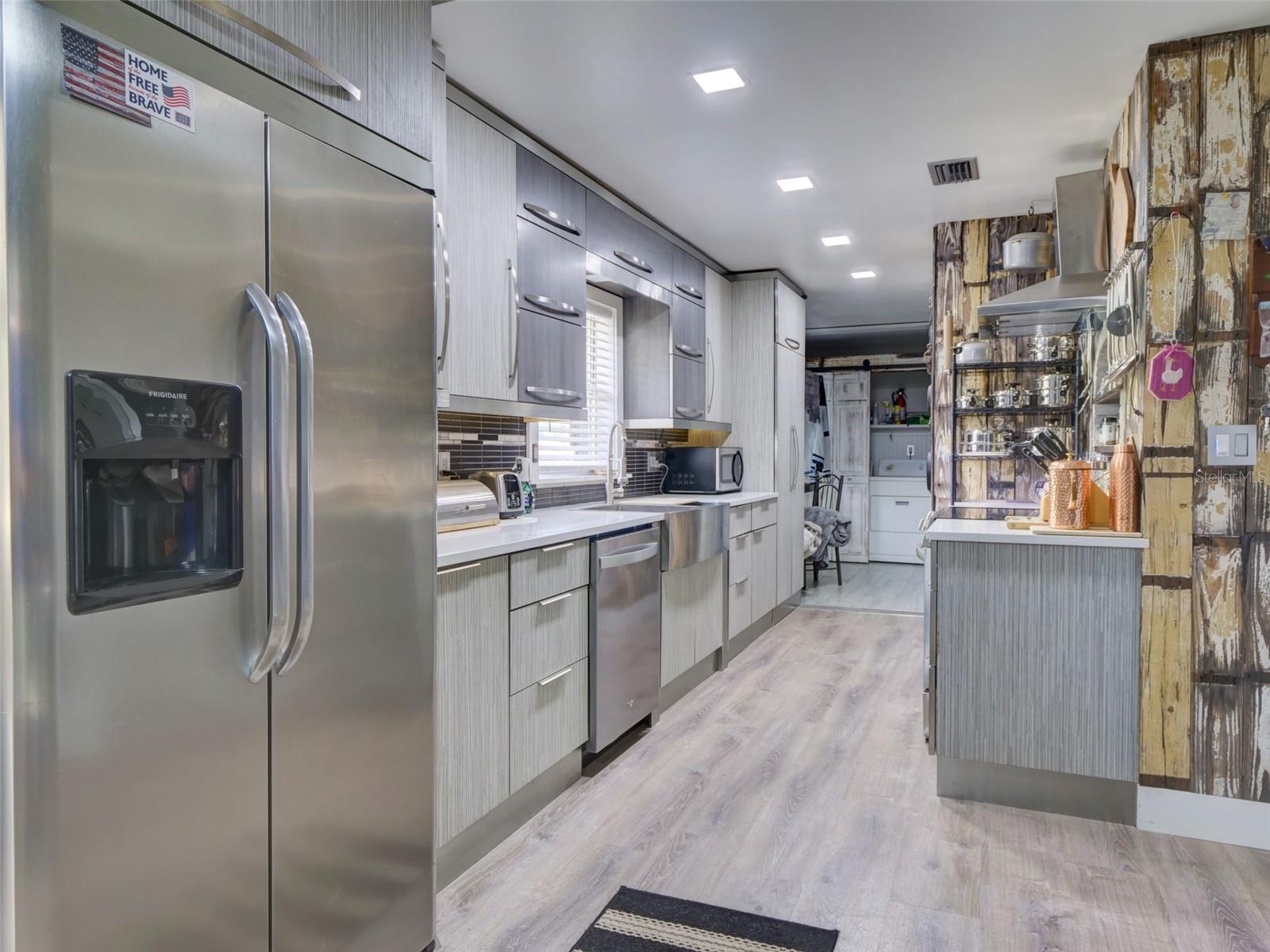 Image 7 of 36 For 37149 Grays Airport