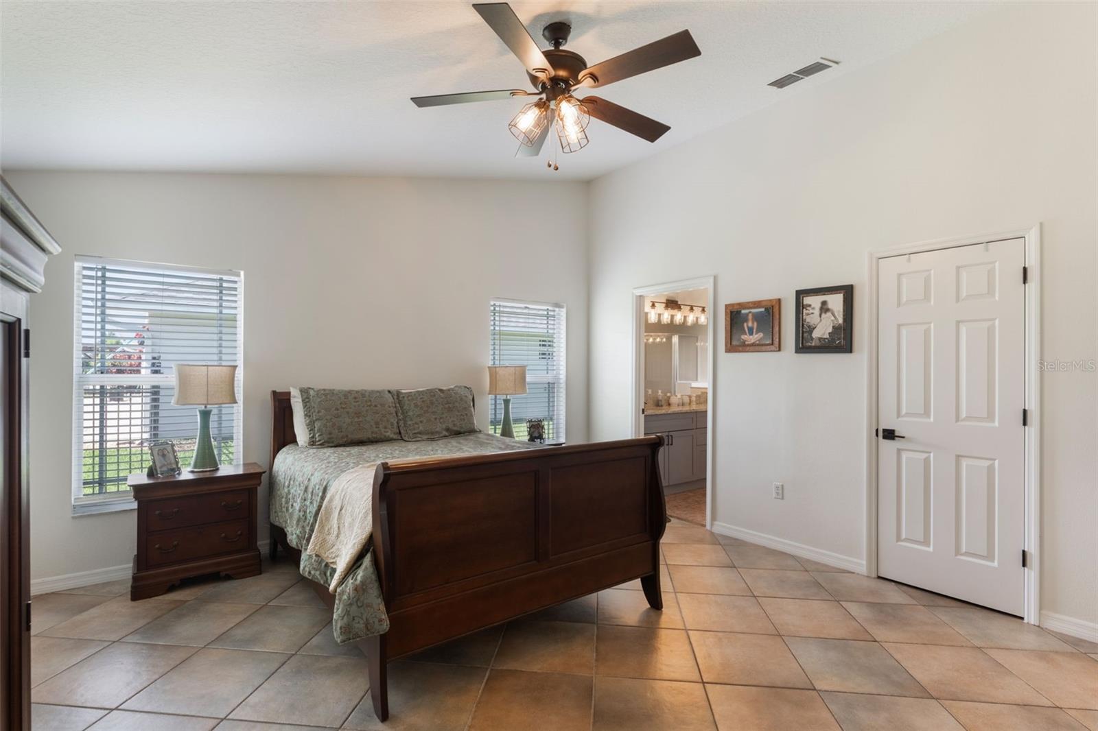Image 14 of 50 For 4835 Calasans Avenue