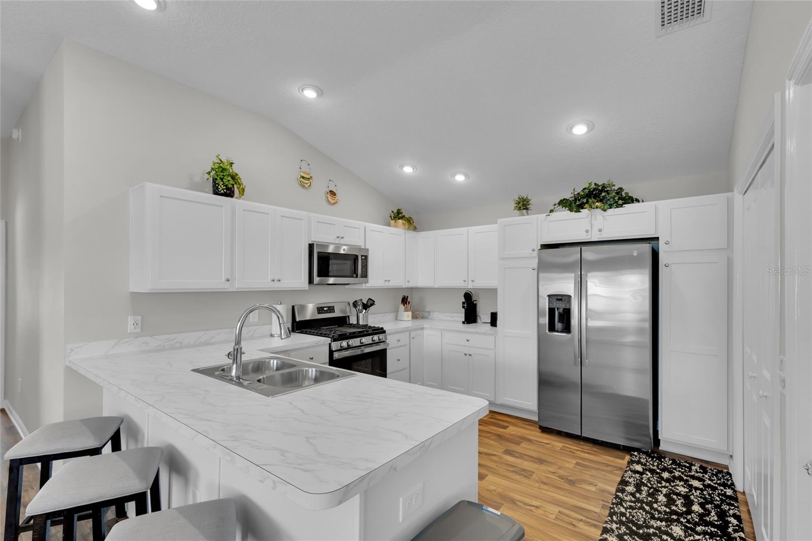 Image 15 of 27 For 3984 Kanawha Place