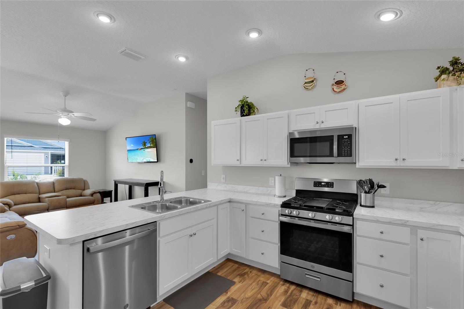 Image 16 of 27 For 3984 Kanawha Place
