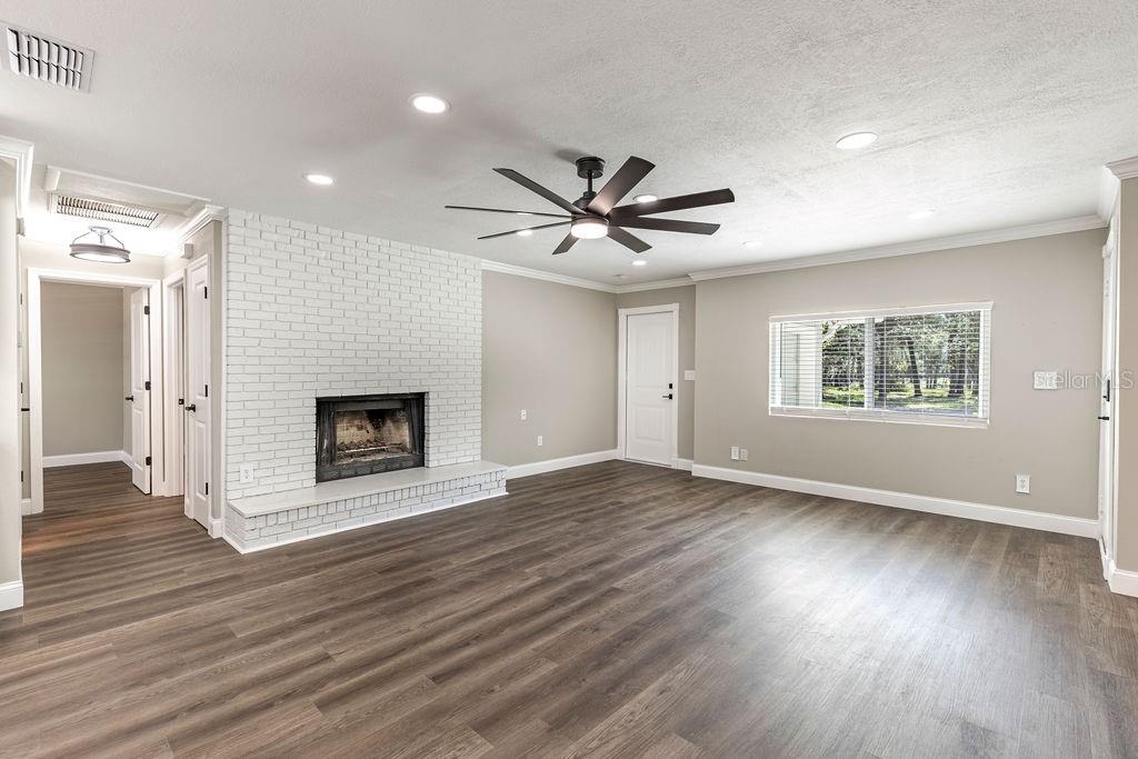 Image 16 of 46 For 6806 Holly Oak Point