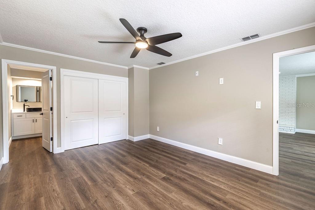 Image 18 of 46 For 6806 Holly Oak Point