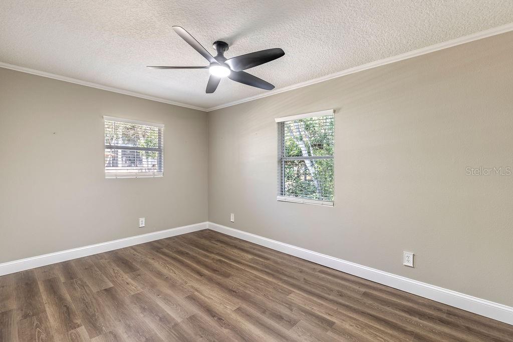 Image 21 of 46 For 6806 Holly Oak Point