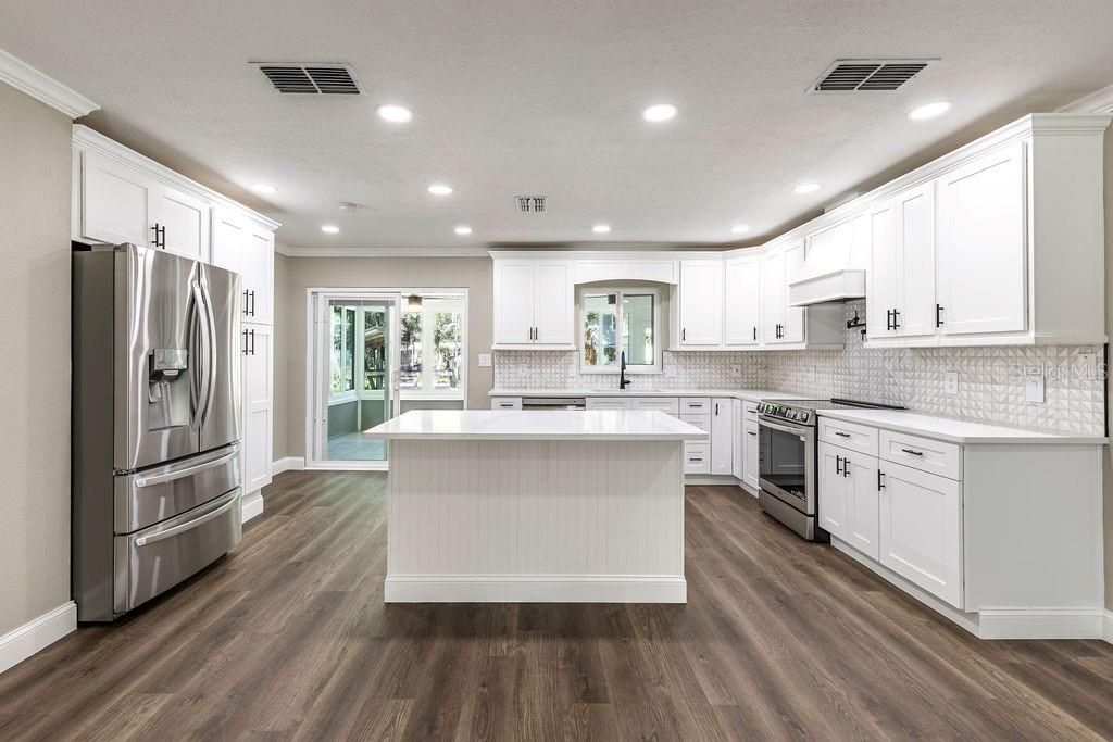 Image 26 of 46 For 6806 Holly Oak Point