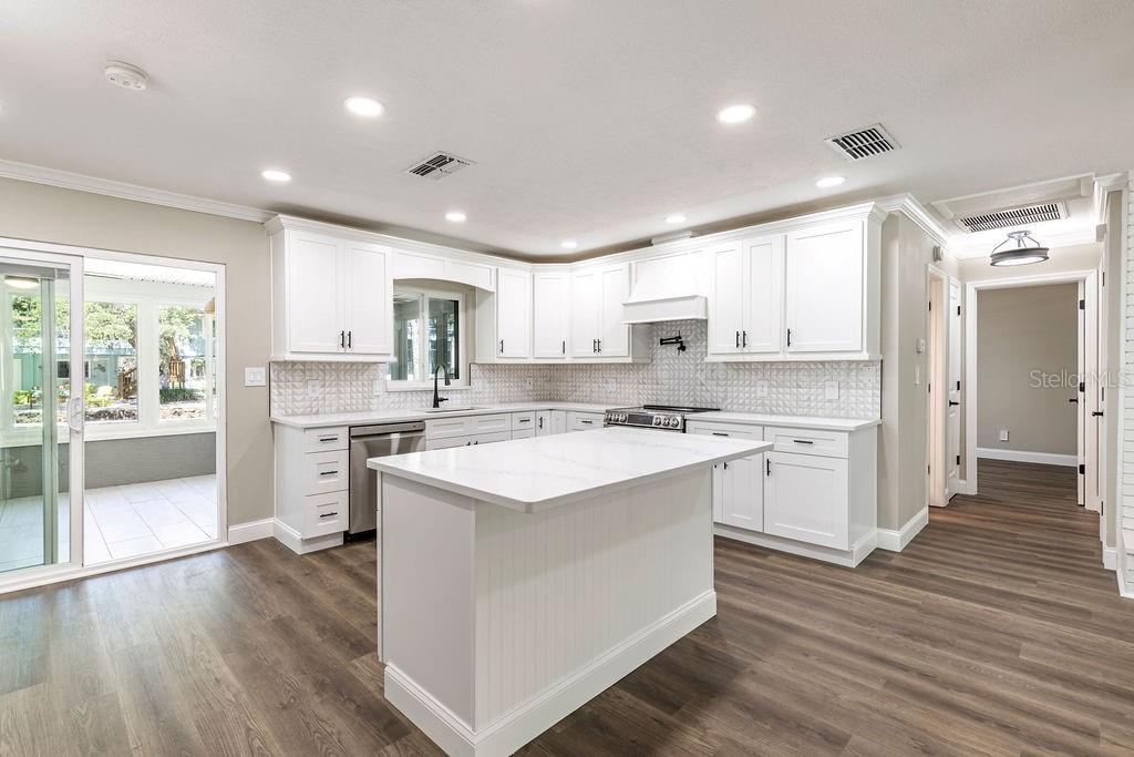 Image 28 of 46 For 6806 Holly Oak Point