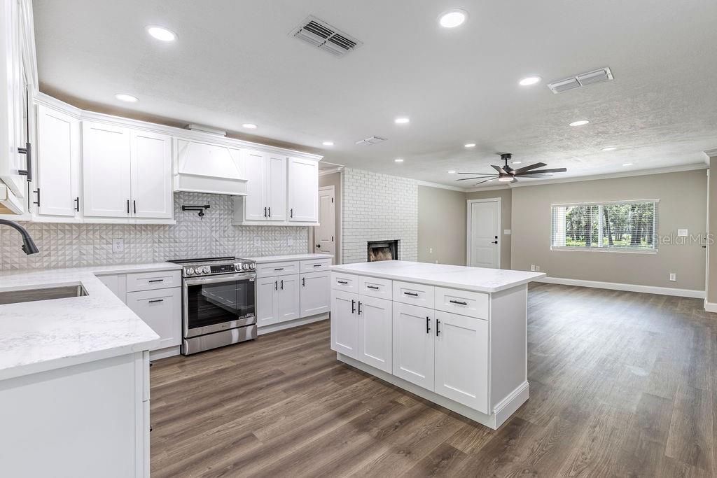 Image 29 of 46 For 6806 Holly Oak Point
