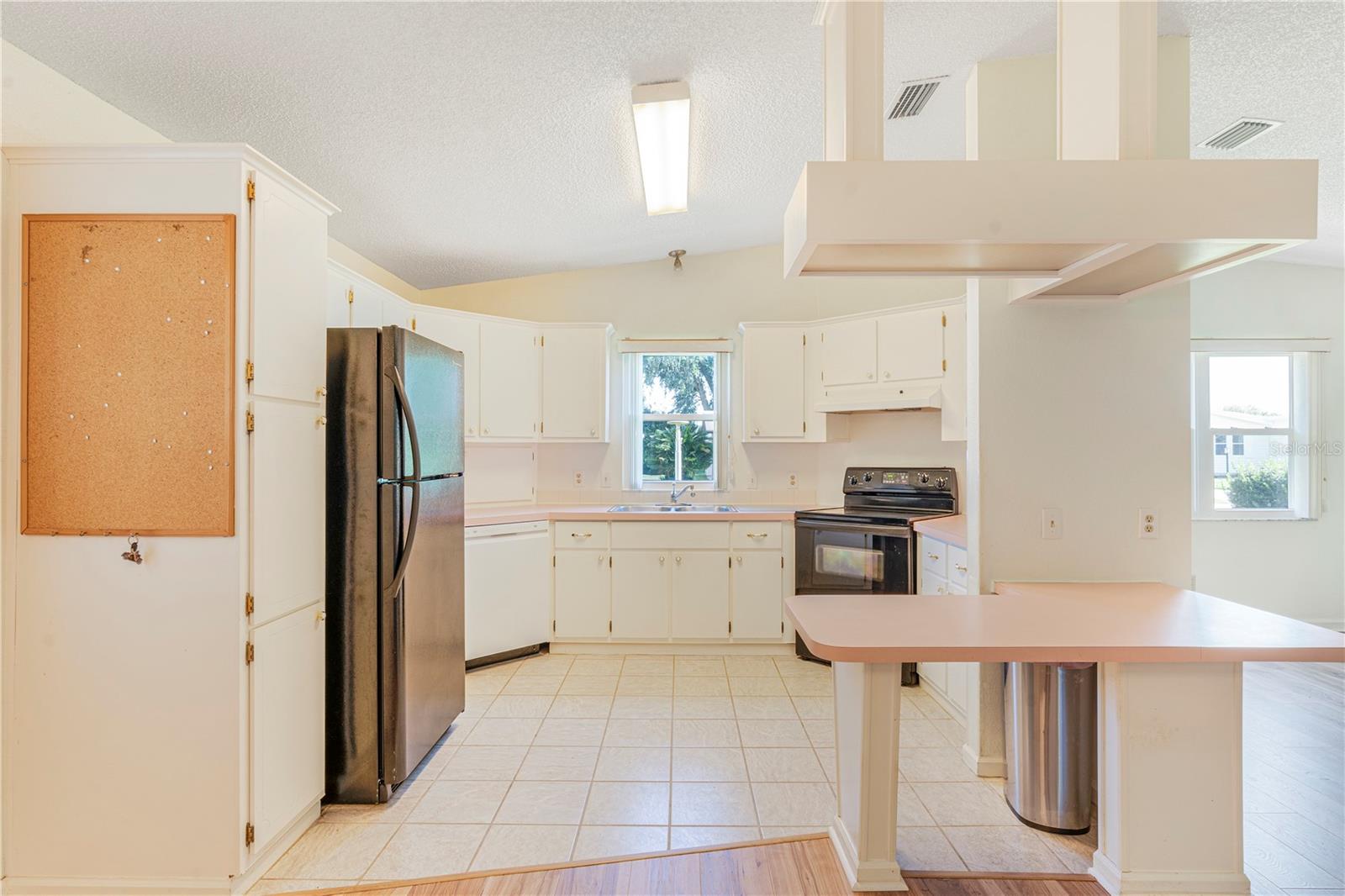 Image 11 of 33 For 1114 Paradise Drive