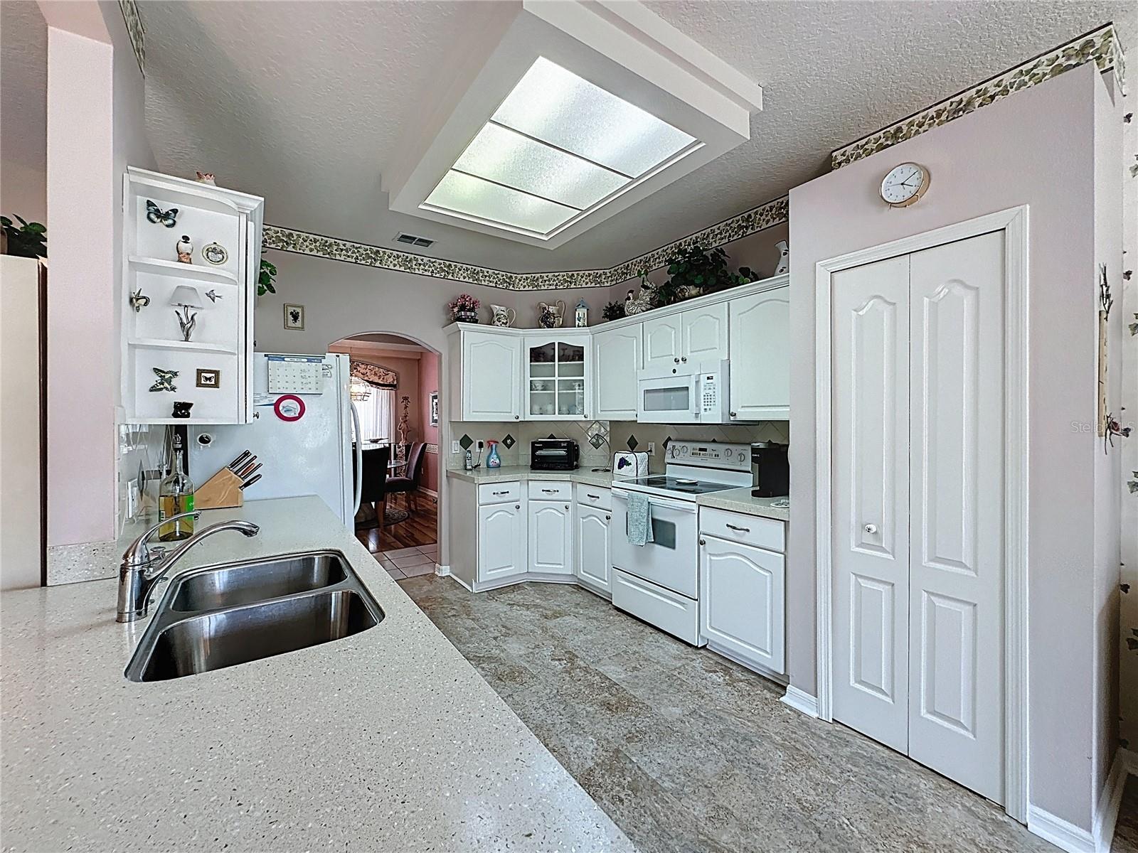 Image 13 of 68 For 2415 Twickingham Court