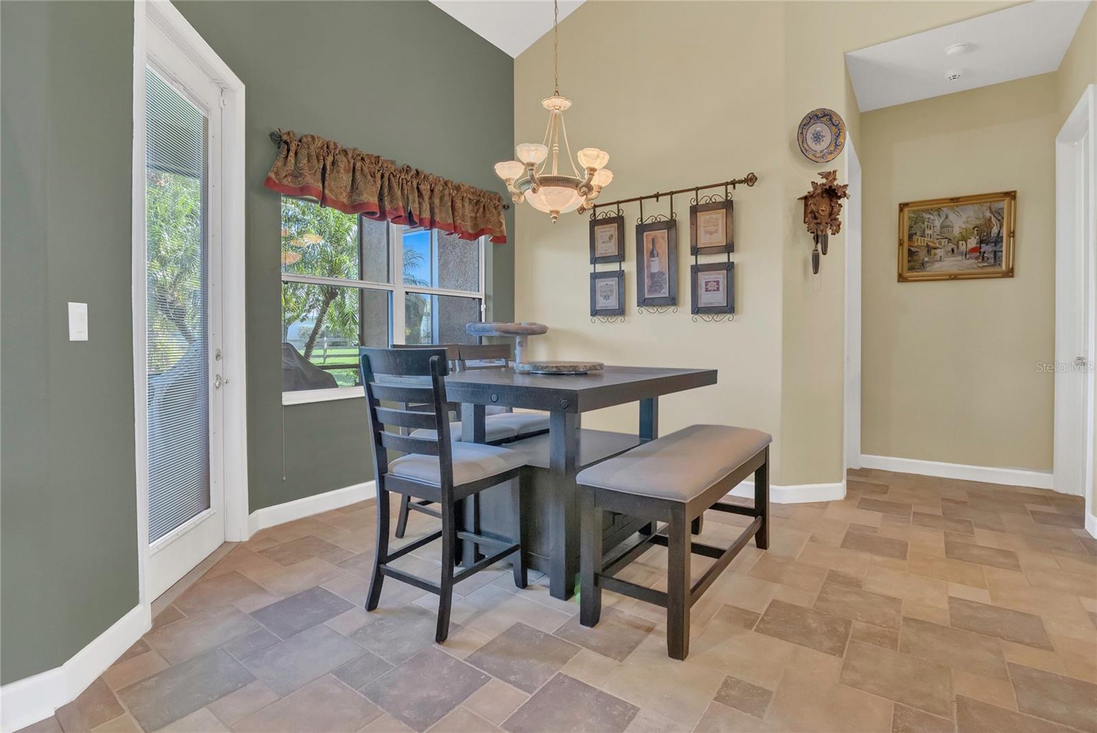 Image 10 of 41 For 7629 Lake Angelina Drive