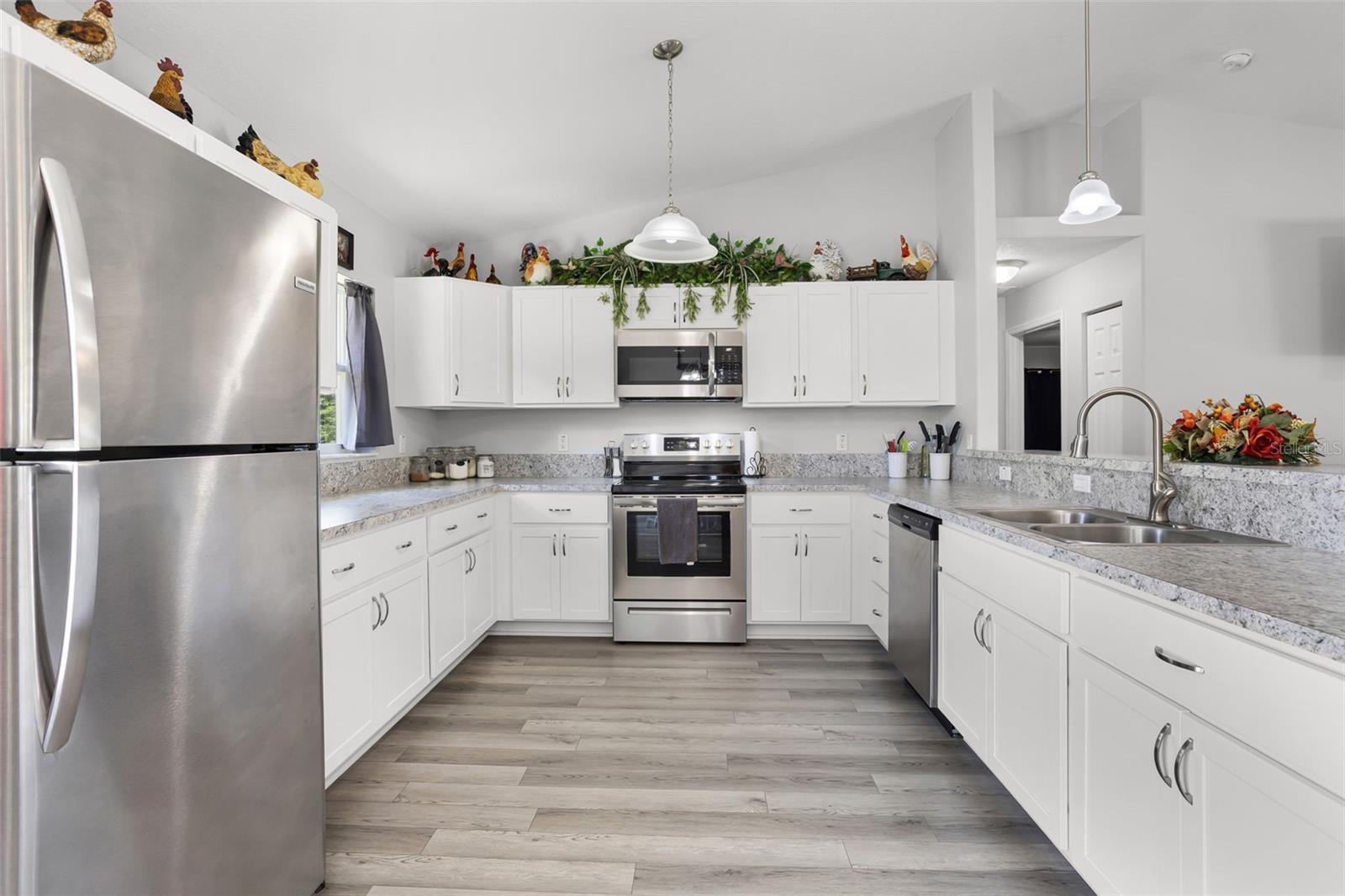 Listing photo id 9 for 12200 Gladiolus Point