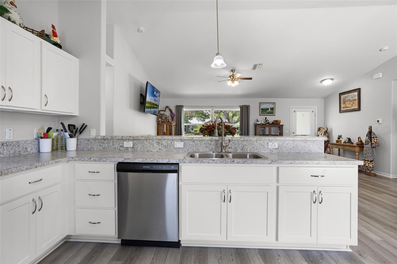Listing photo id 10 for 12200 Gladiolus Point