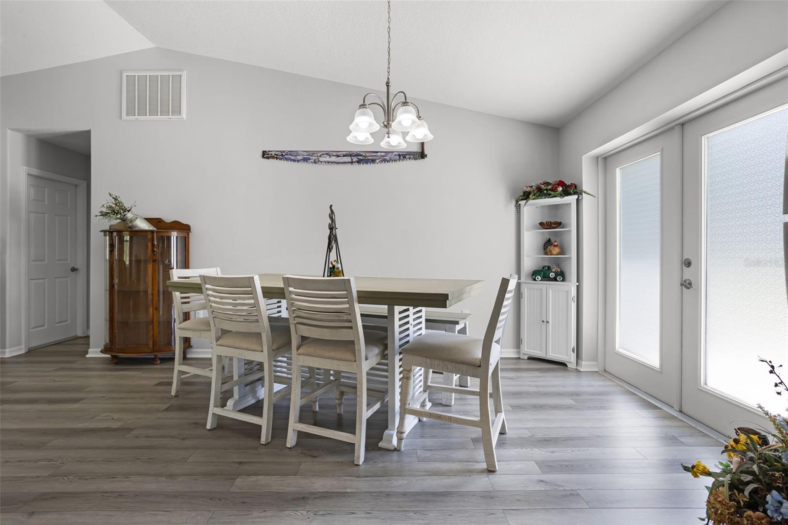 Listing photo id 12 for 12200 Gladiolus Point