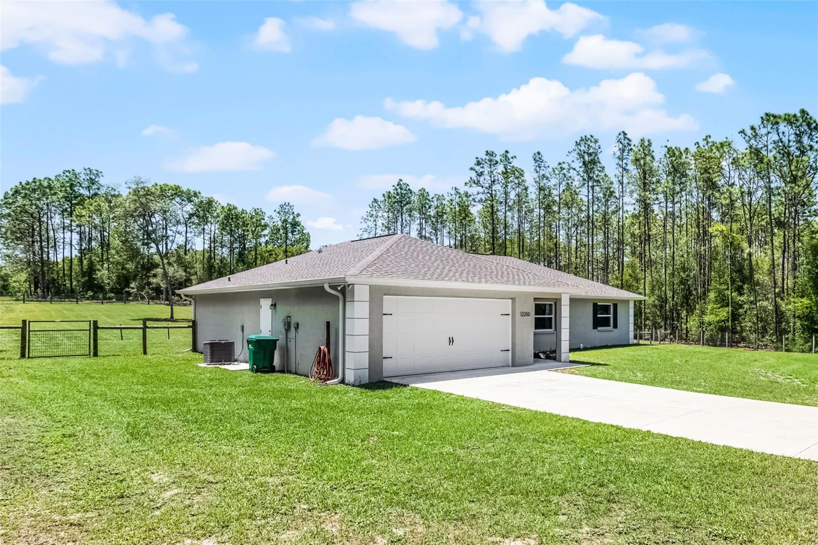 Listing photo id 2 for 12200 Gladiolus Point