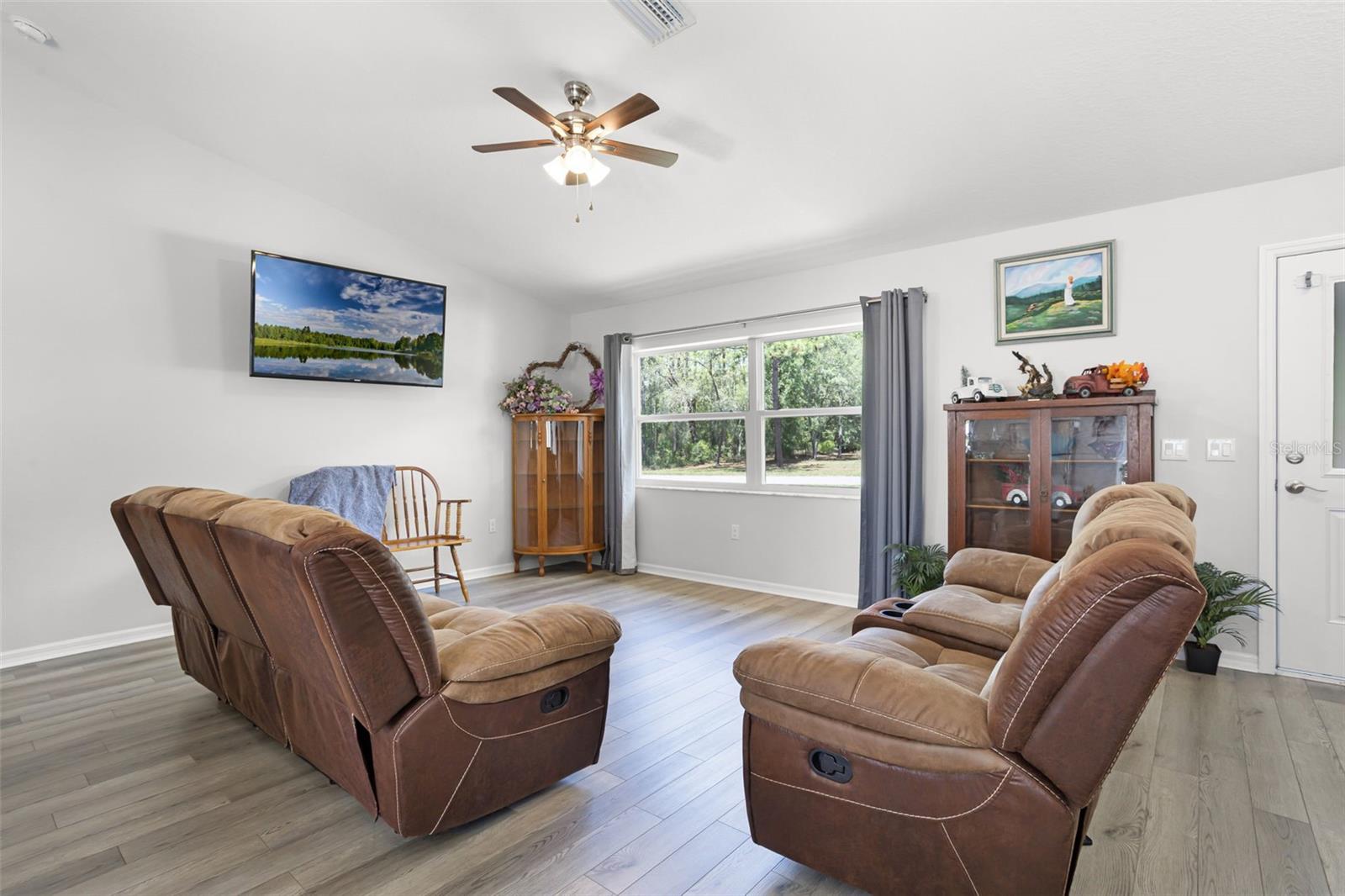 Listing photo id 3 for 12200 Gladiolus Point