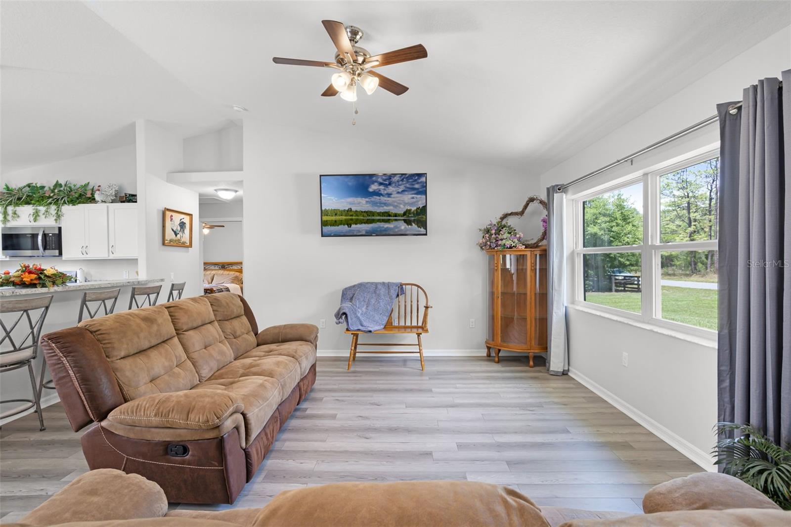 Listing photo id 5 for 12200 Gladiolus Point