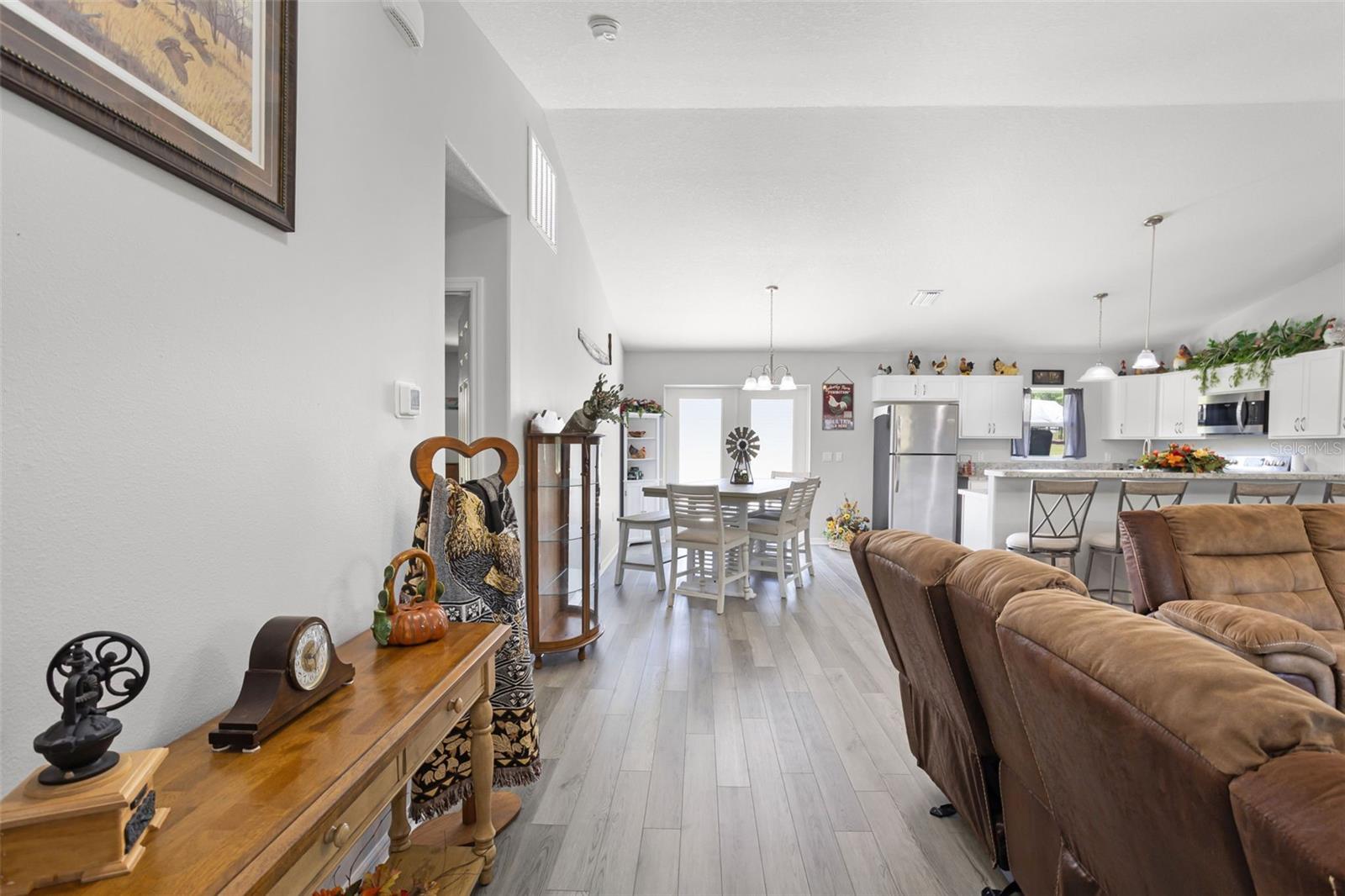 Listing photo id 6 for 12200 Gladiolus Point