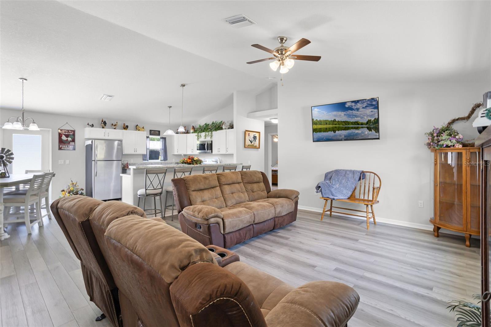 Listing photo id 7 for 12200 Gladiolus Point