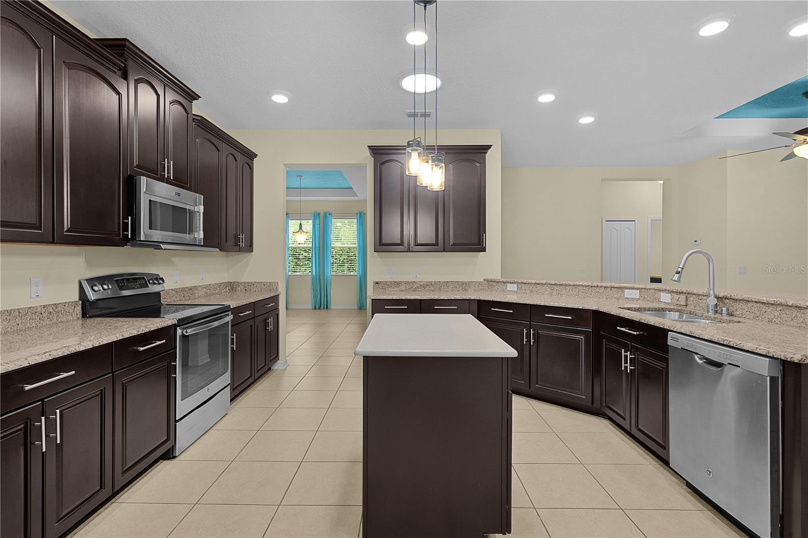 Image 13 of 58 For 2424 Plumadore Drive