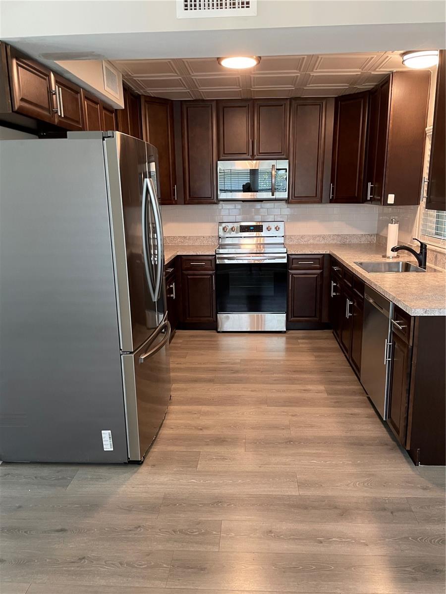 Image 3 of 28 For 624 Fifth Street