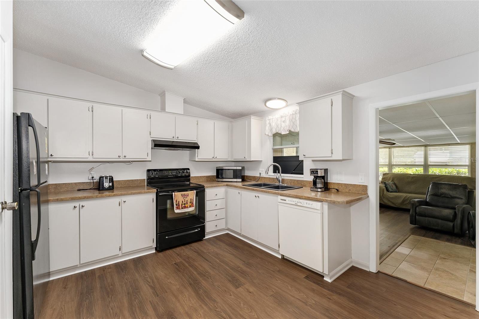 Image 10 of 51 For 1303 Schwartz Boulevard