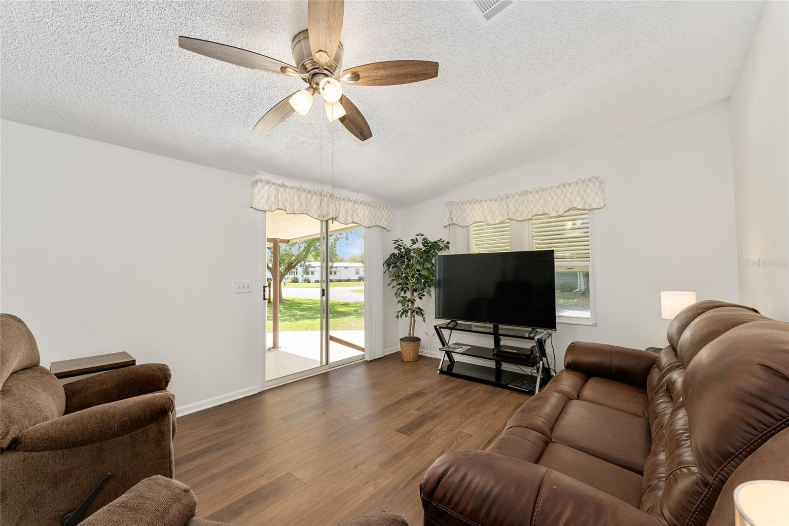 Image 17 of 51 For 1303 Schwartz Boulevard