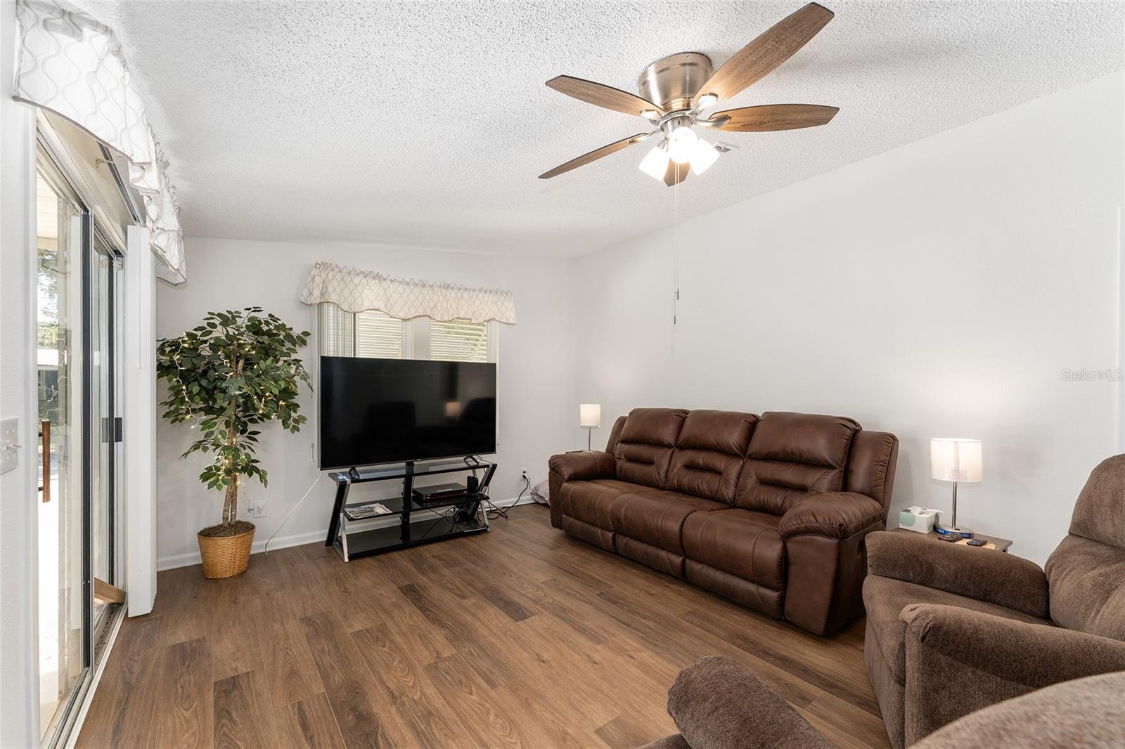 Image 18 of 51 For 1303 Schwartz Boulevard