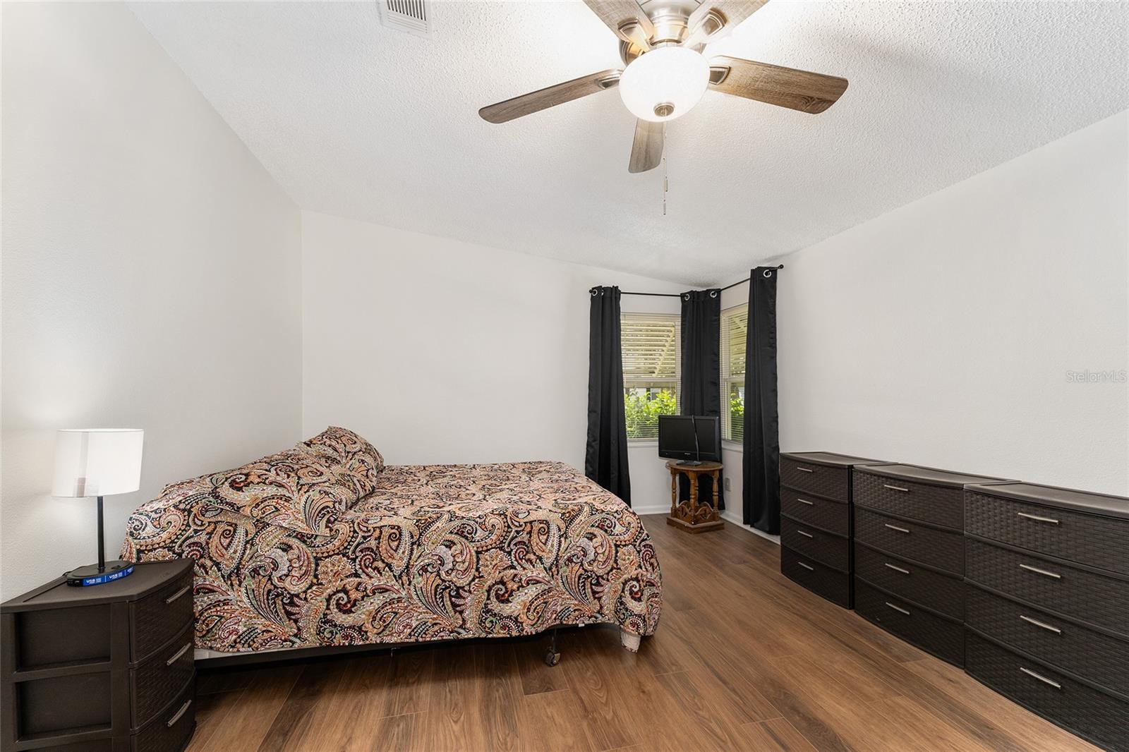 Image 21 of 51 For 1303 Schwartz Boulevard