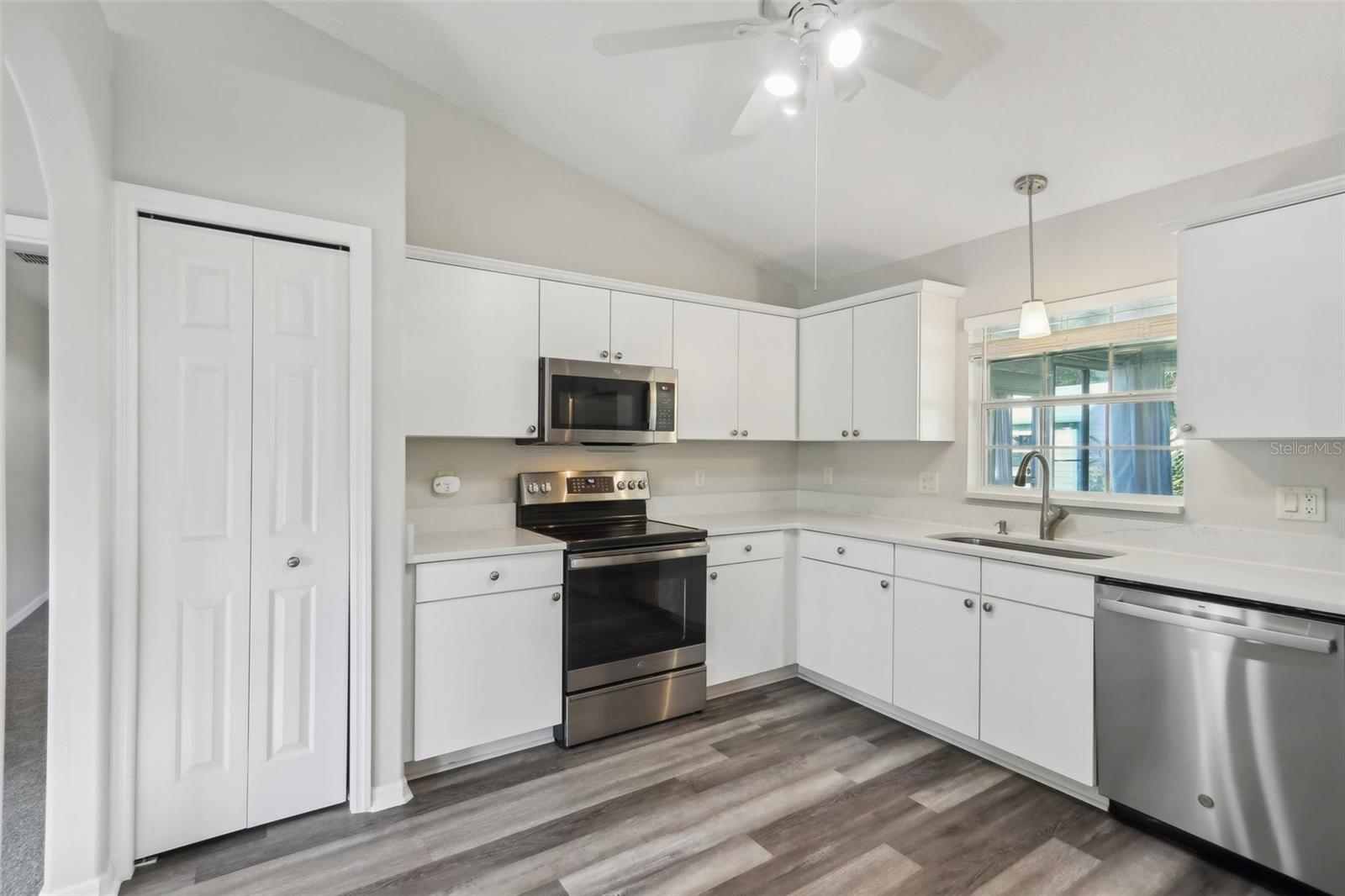 Image 18 of 48 For 508 Woodview Drive
