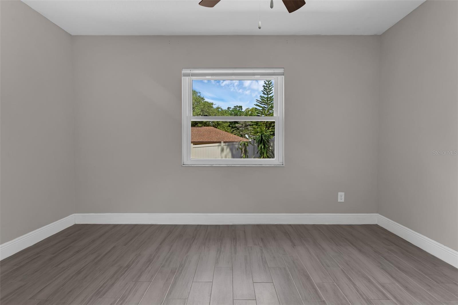 Image 12 of 31 For 209 Edgewood Drive