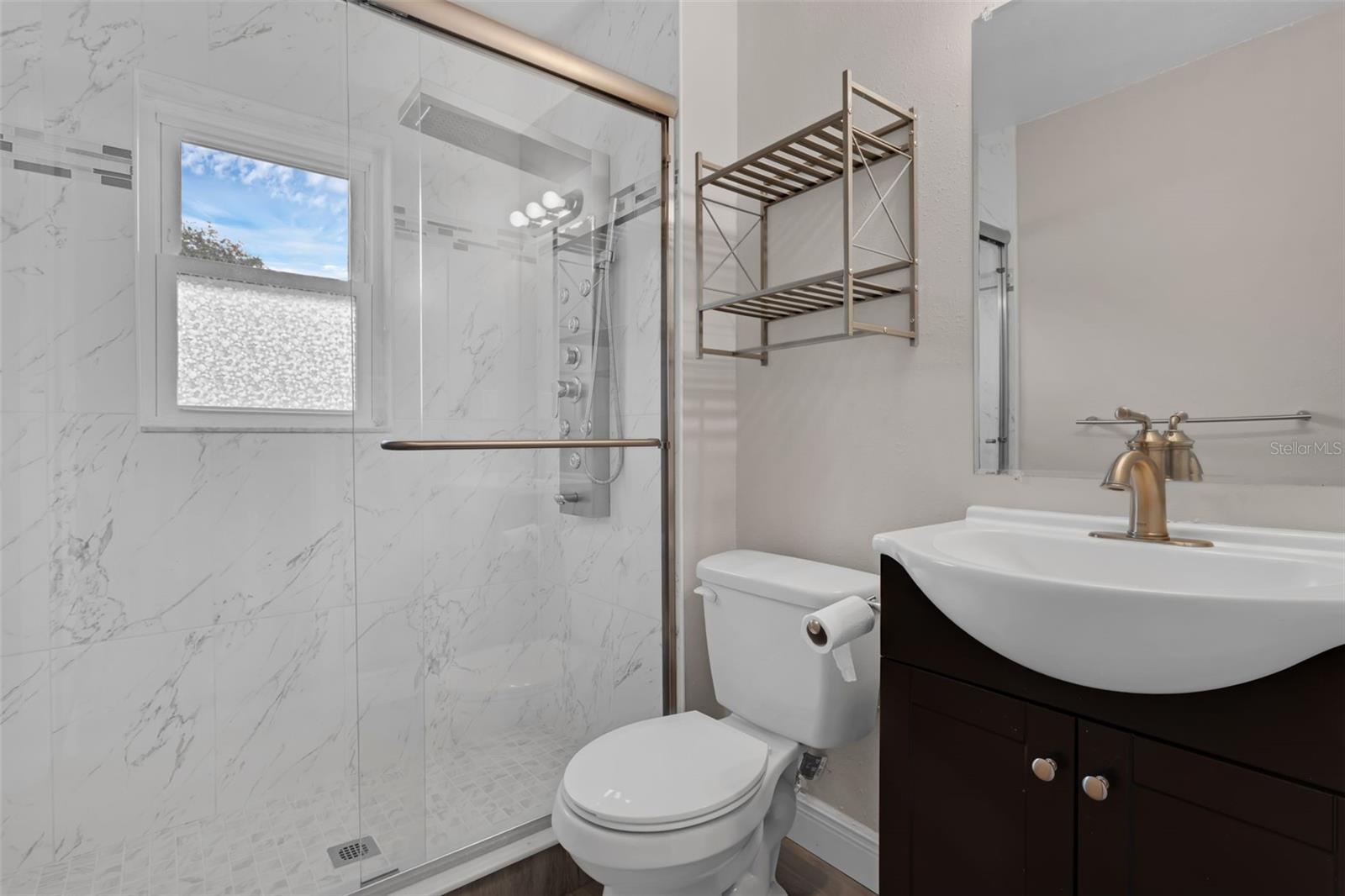 Image 17 of 31 For 209 Edgewood Drive