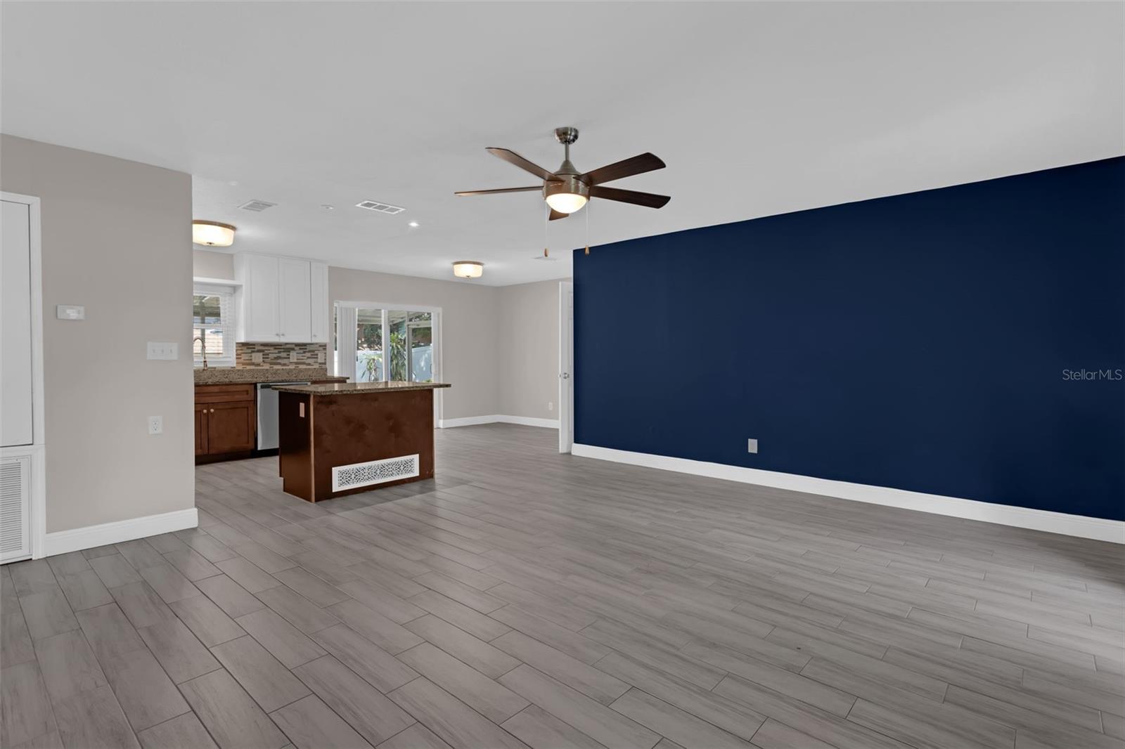 Image 4 of 31 For 209 Edgewood Drive